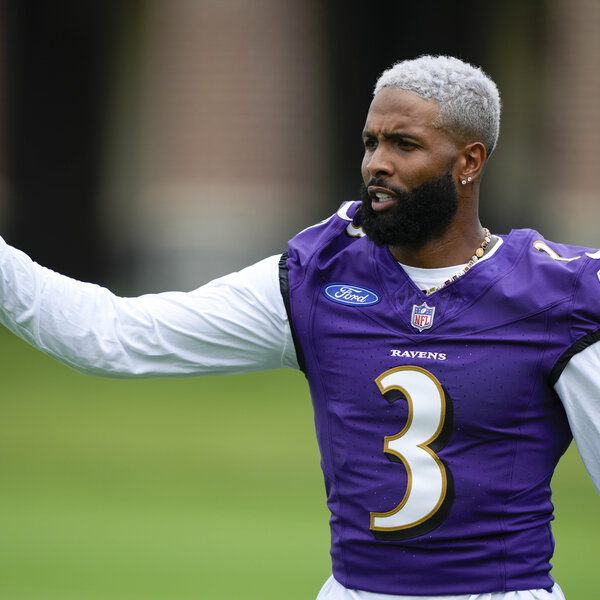 Quarterback Lamar Jackson lasers pinpoint touchdown pass to wide receiver  Odell Beckham Jr. at Baltimore Ravens training camp