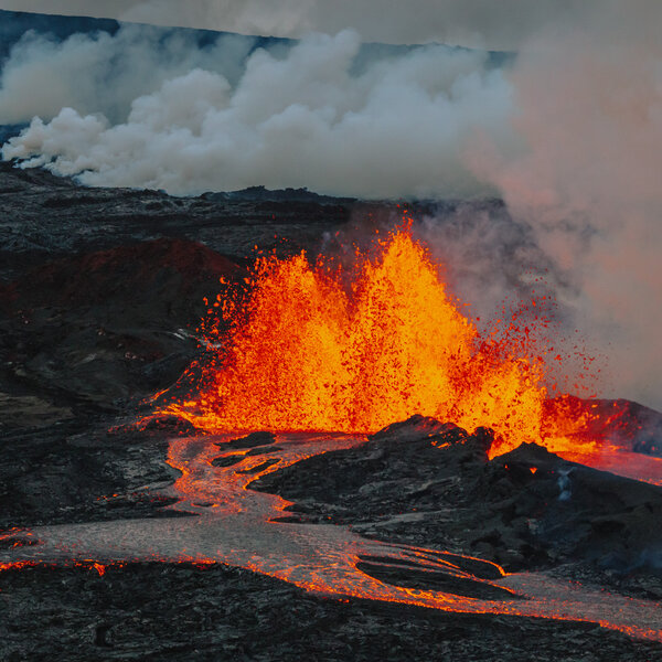 Worlds Largest Active Volcano Seen From Space As It Erupts For First Time In 38 Years Krld 0239