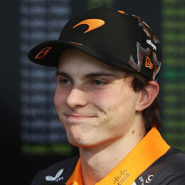 sports red slippers price