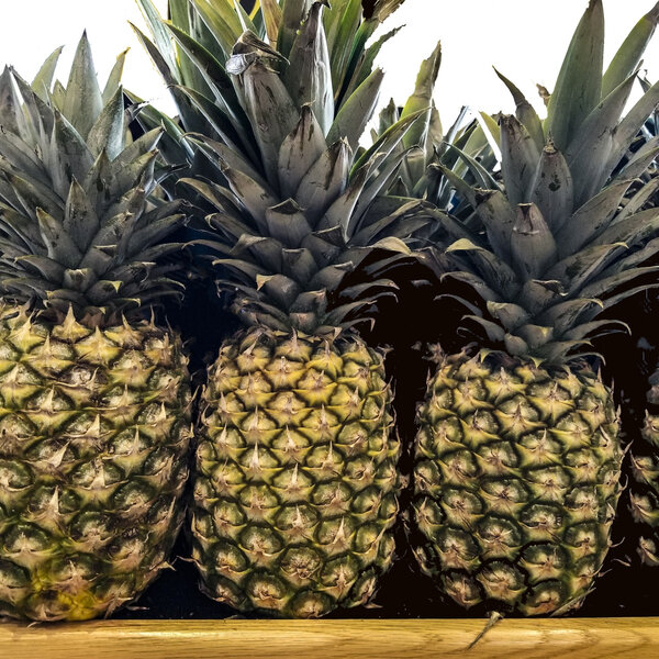 How To Eat A Pineapple Without Cutting It Up Jay And Dave